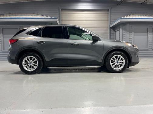 Carbonized Gray Metallic 2022 Ford Escape SE