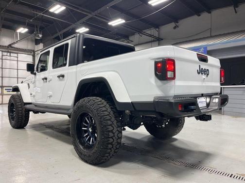 2022 Jeep Gladiator Sport