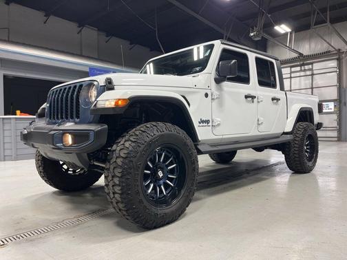 2022 Jeep Gladiator Sport