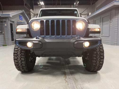 2022 Jeep Gladiator Sport