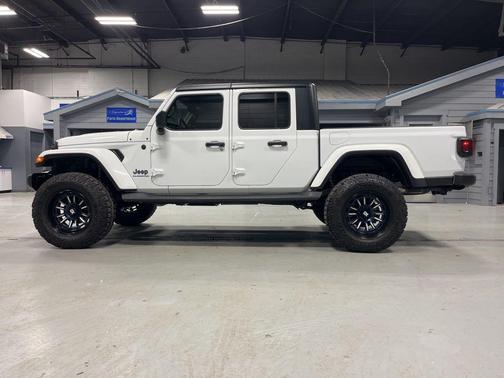 2022 Jeep Gladiator Sport