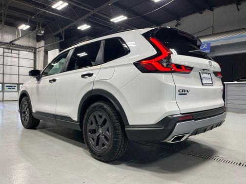 Platinum White Pearl 2026 Honda CR-V Hybrid TrailSport
