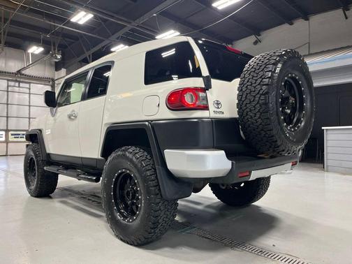 Iceberg 2012 Toyota FJ Cruiser Base