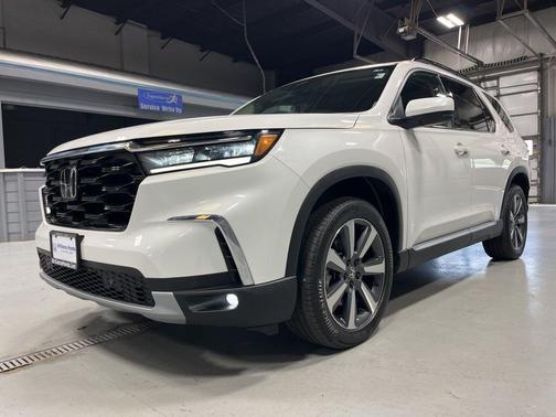 Platinum White Pearl 2025 Honda Pilot Touring