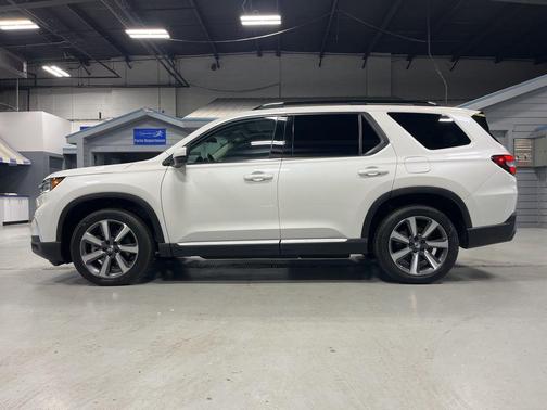 Platinum White Pearl 2025 Honda Pilot Touring