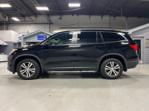 Crystal Black Pearl 2017 Honda Pilot EX-L