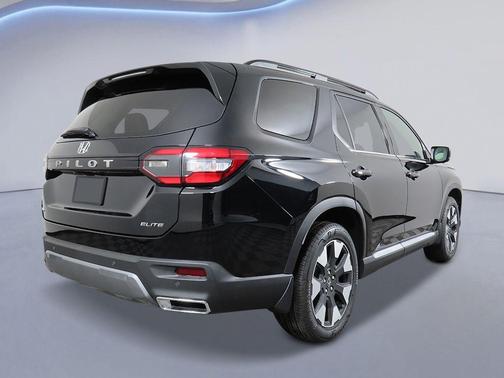 Crystal Black 2026 Honda Pilot Elite