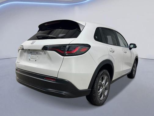 Platinum White 2027 Honda HR-V LX