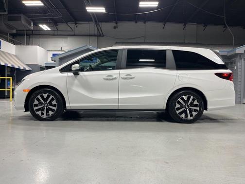 Platinum White Pearl 2026 Honda Odyssey EX-L