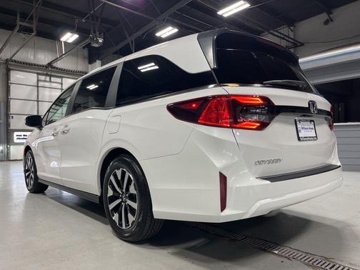 Platinum White Pearl 2026 Honda Odyssey EX-L
