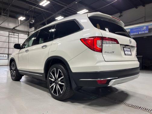 White Diamond Pearl 2019 Honda Pilot Elite