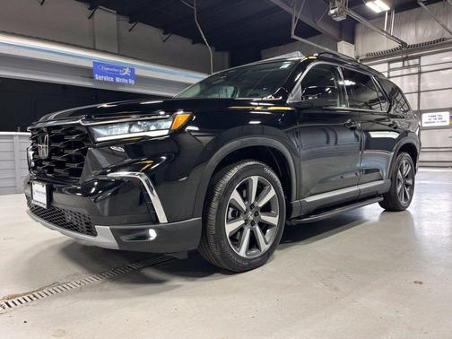 Crystal Black Pearl 2023 Honda Pilot Elite