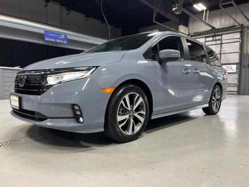 Sonic Gray Pearl 2024 Honda Odyssey Touring