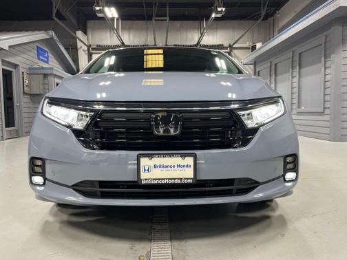 Sonic Gray Pearl 2024 Honda Odyssey Touring