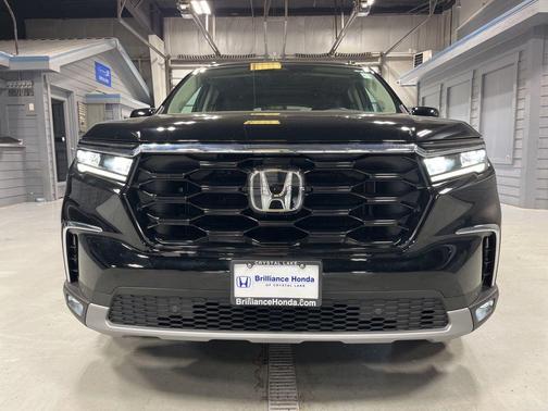 Crystal Black Pearl 2024 Honda Pilot Touring