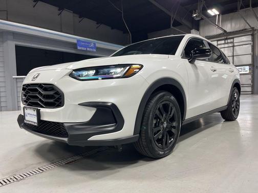 Platinum White 2026 Honda HR-V Sport