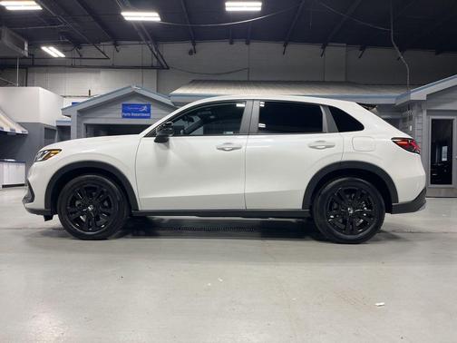 Platinum White 2026 Honda HR-V Sport