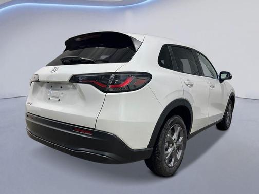 Platinum White 2027 Honda HR-V LX