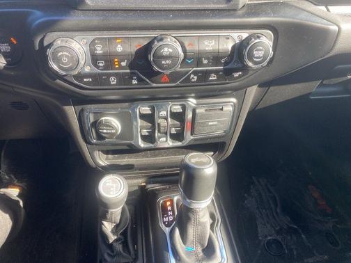 Black Clearcoat 2021 Jeep Wrangler Unlimited Sahara Altitude