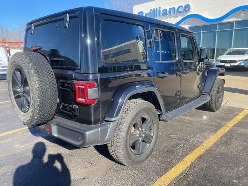 Black Clearcoat 2021 Jeep Wrangler Unlimited Sahara Altitude