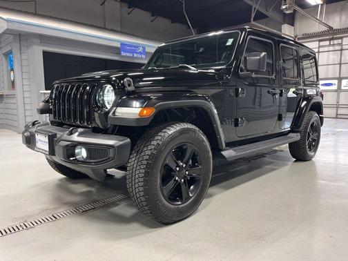 Black Clearcoat 2021 Jeep Wrangler Unlimited Sahara Altitude