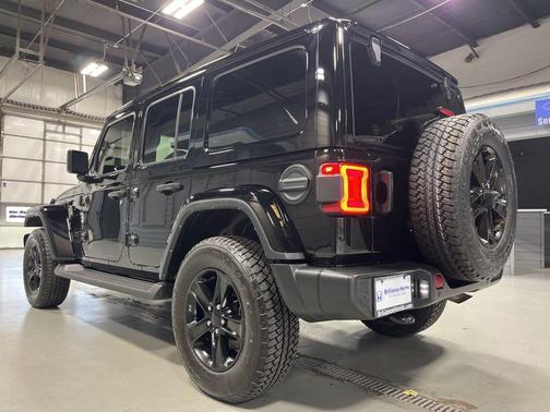 Black Clearcoat 2021 Jeep Wrangler Unlimited Sahara Altitude