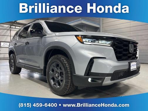 Lunar Silver Metallic 2025 Honda Pilot TrailSport