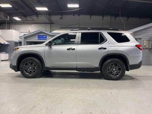 Lunar Silver Metallic 2025 Honda Pilot TrailSport