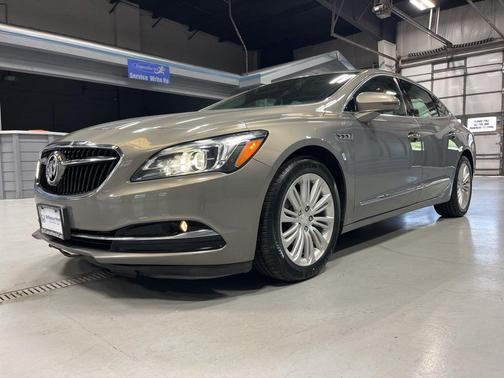 Pepperdust Metallic 2019 Buick LaCrosse Essence