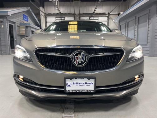 Pepperdust Metallic 2019 Buick LaCrosse Essence