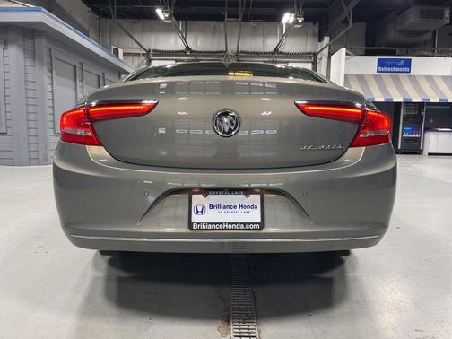 Pepperdust Metallic 2019 Buick LaCrosse Essence
