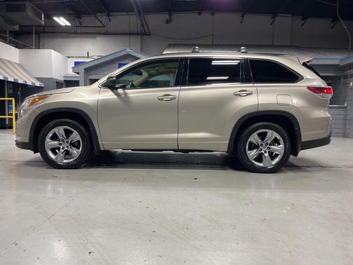 Creme Brulee Mica 2014 Toyota Highlander Limited