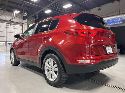 Hyper Red 2018 Kia Sportage LX