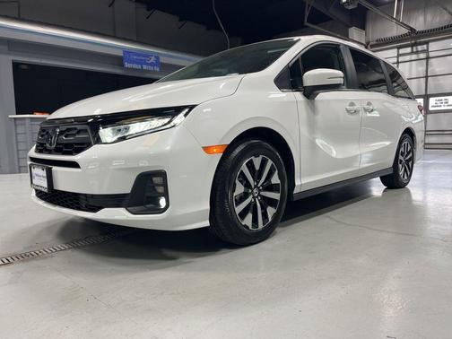 Platinum White Pearl 2026 Honda Odyssey EX-L
