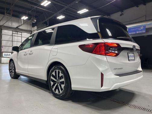 Platinum White Pearl 2026 Honda Odyssey EX-L