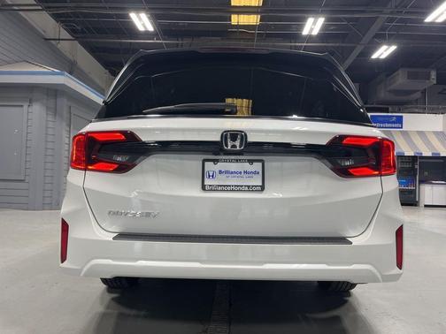 Platinum White Pearl 2026 Honda Odyssey EX-L