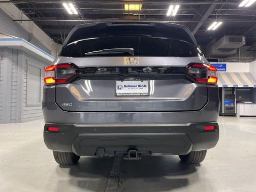 Modern Steel Metallic 2023 Honda Pilot EX-L 8-Passenger