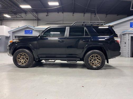 Midnight Black Metallic 2022 Toyota 4Runner SR5