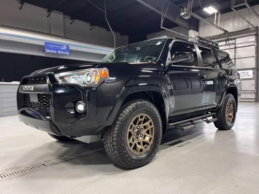 Midnight Black Metallic 2022 Toyota 4Runner SR5