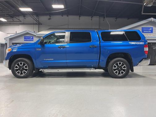 Blazing Blue Pearl 2016 Toyota Tundra SR5