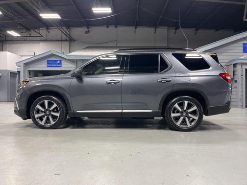 Modern Steel Metallic 2024 Honda Pilot Touring