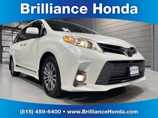 Blizzard Pearl 2018 Toyota Sienna XLE