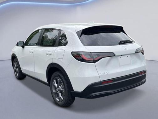 Platinum White 2026 Honda HR-V LX