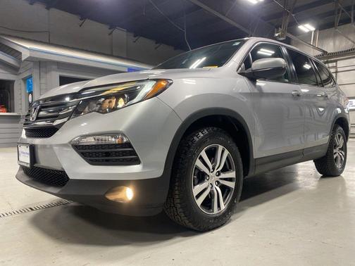 Lunar Silver Metallic 2018 Honda Pilot EX-L