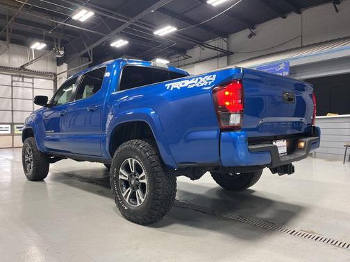 Blazing Blue Pearl 2018 Toyota Tacoma TRD Sport
