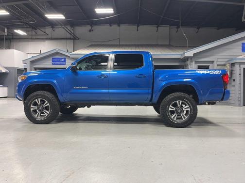 Blazing Blue Pearl 2018 Toyota Tacoma TRD Sport