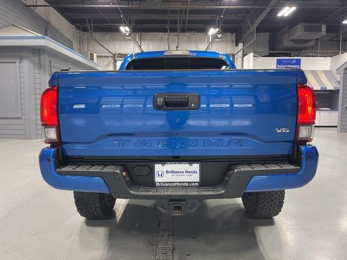 Blazing Blue Pearl 2018 Toyota Tacoma TRD Sport