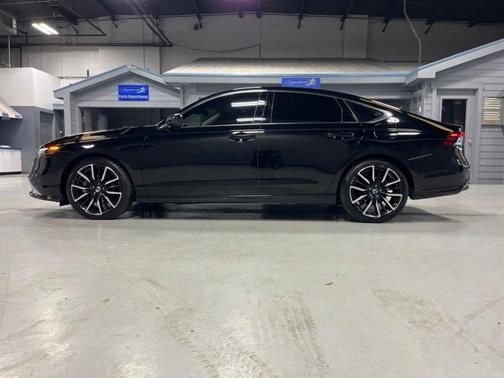 Crystal Black Pearl 2023 Honda Accord Hybrid Touring