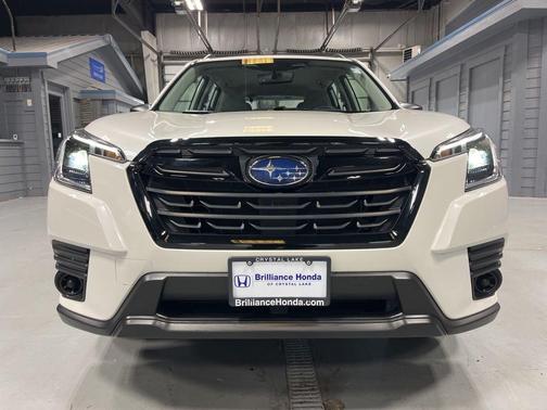 Crystal White Pearl 2023 Subaru Forester
