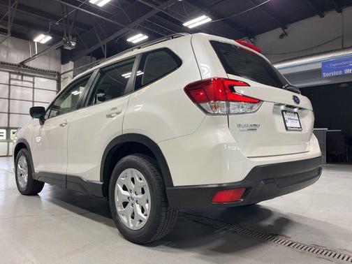 Crystal White Pearl 2023 Subaru Forester